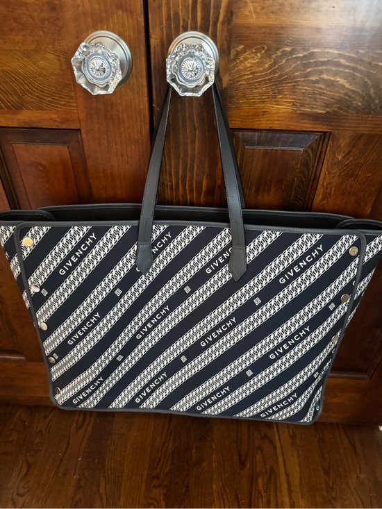 Givenchy Handbags - Givenchy xl signature tote bag.
